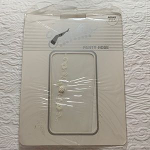 VINTAGE PANTYHOSE FOOTLITES WHITE EMBELLISHED-SZ AVG-(NEW IN PAKG) FRENCH KNOT